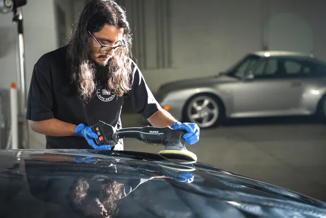 beginner guide to detailing a black car without swirl marks