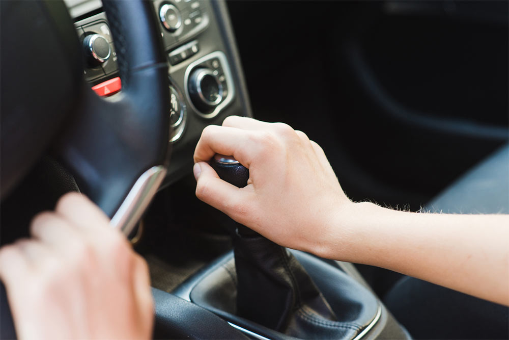 signs your transmission is failing before breakdown
