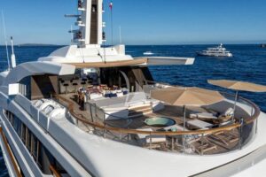 Ahpo Yacht Luxury Deck
