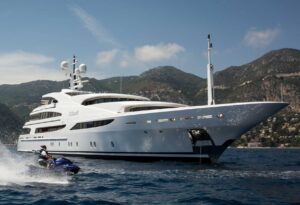 Ahpo Yacht at Sea