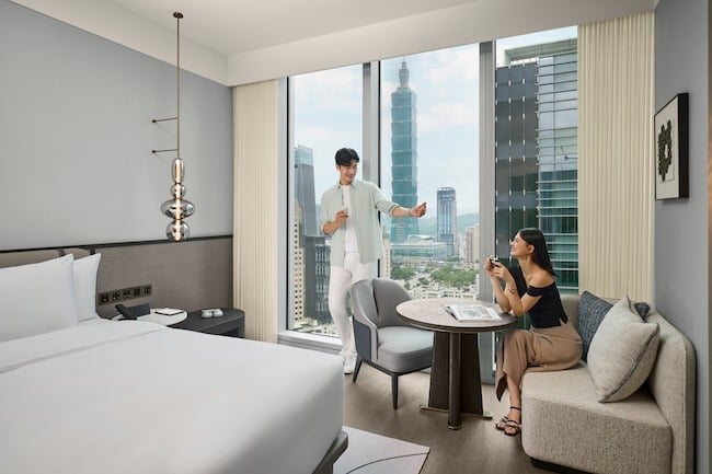 Classic King room at InterContinental Taipei with a sitting area and floor-to-ceiling windows framing Taipei 101